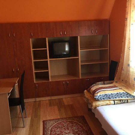 Апартаменты Almos Vendeghaz Хайдусобосло Экстерьер фото