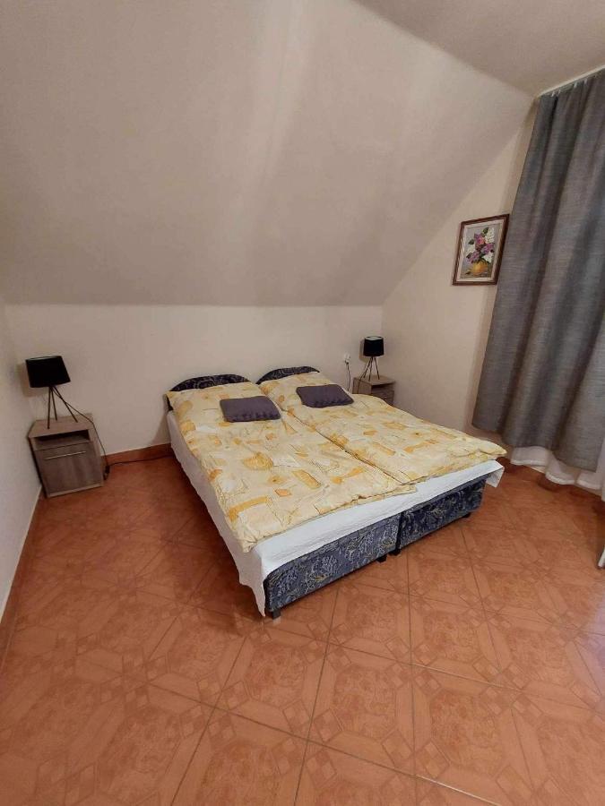 Апартаменты Almos Vendeghaz Хайдусобосло Экстерьер фото